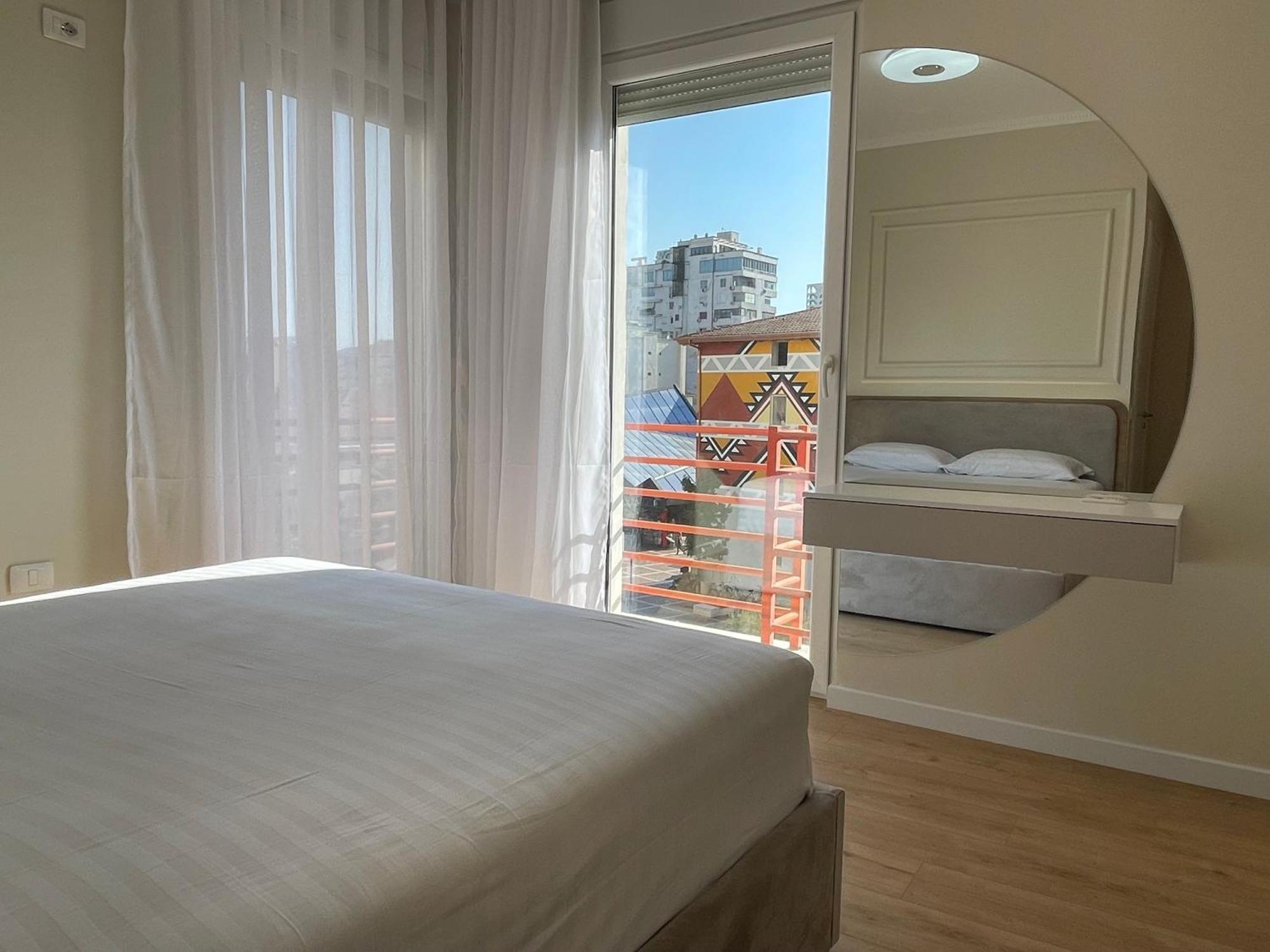 Apartamento Hideaway In The Heart Of Tirana Exterior foto